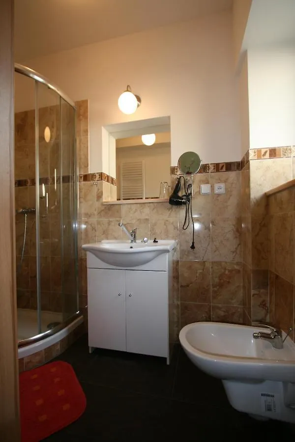 Apartment No. 10 Zeyerova 13 Karlovy Vary 0*,